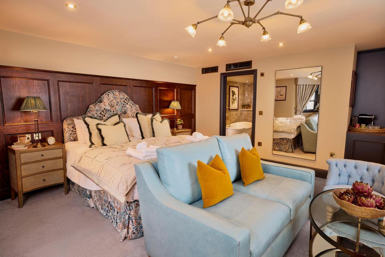 Salisbury Arms Hotel Хертфорд Екстериор снимка