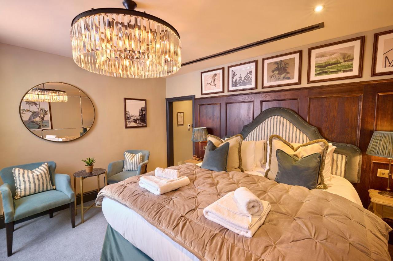 Salisbury Arms Hotel Хертфорд Екстериор снимка