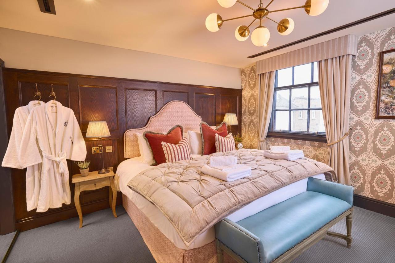 Salisbury Arms Hotel Хертфорд Екстериор снимка