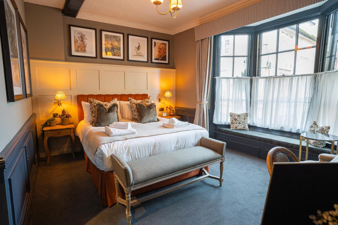 Salisbury Arms Hotel Хертфорд Екстериор снимка
