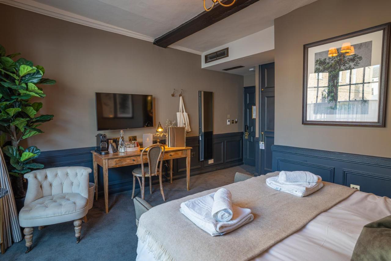 Salisbury Arms Hotel Хертфорд Екстериор снимка