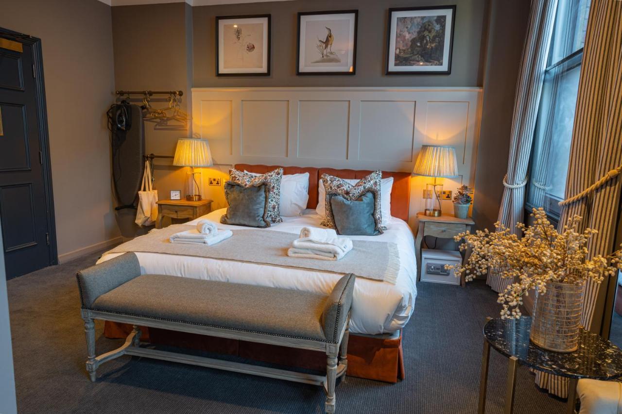 Salisbury Arms Hotel Хертфорд Екстериор снимка