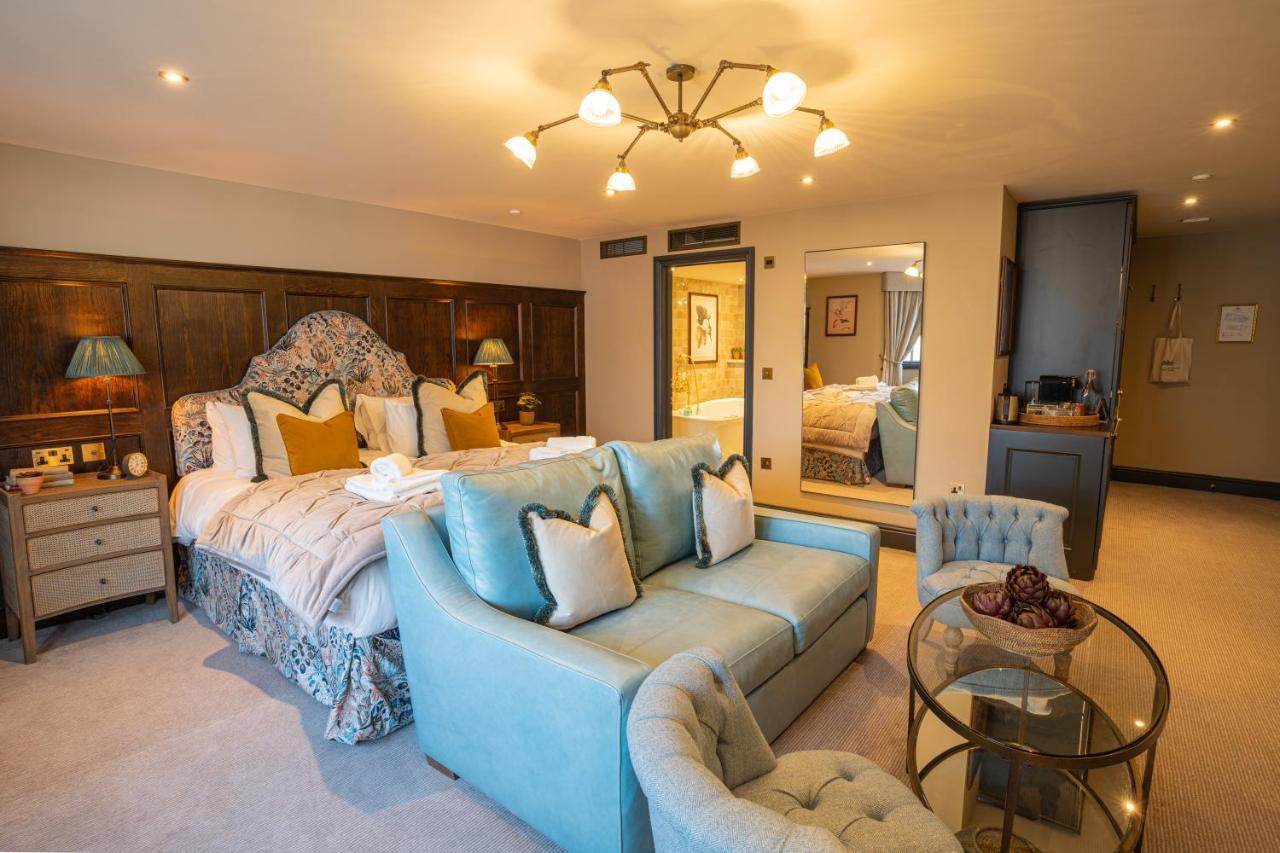 Salisbury Arms Hotel Хертфорд Екстериор снимка