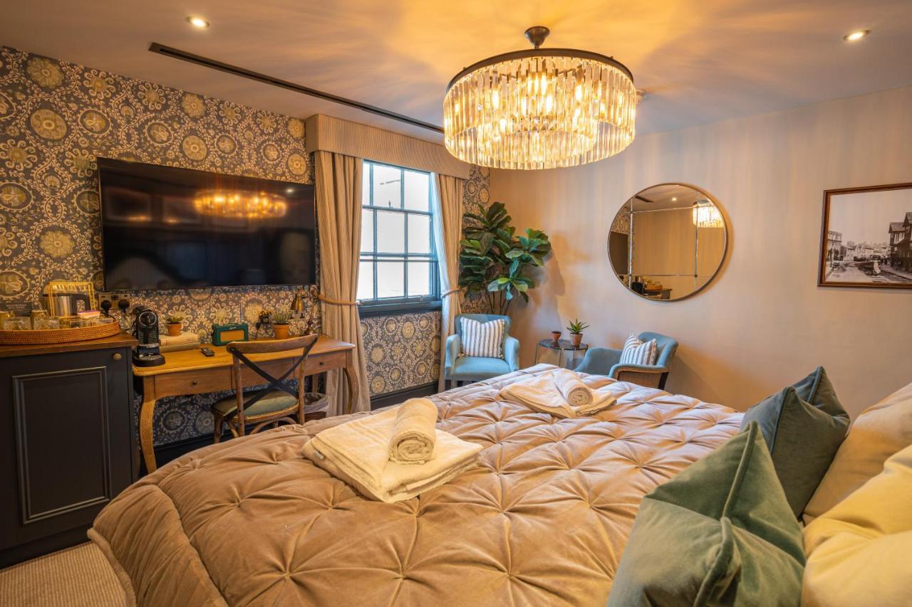 Salisbury Arms Hotel Хертфорд Екстериор снимка
