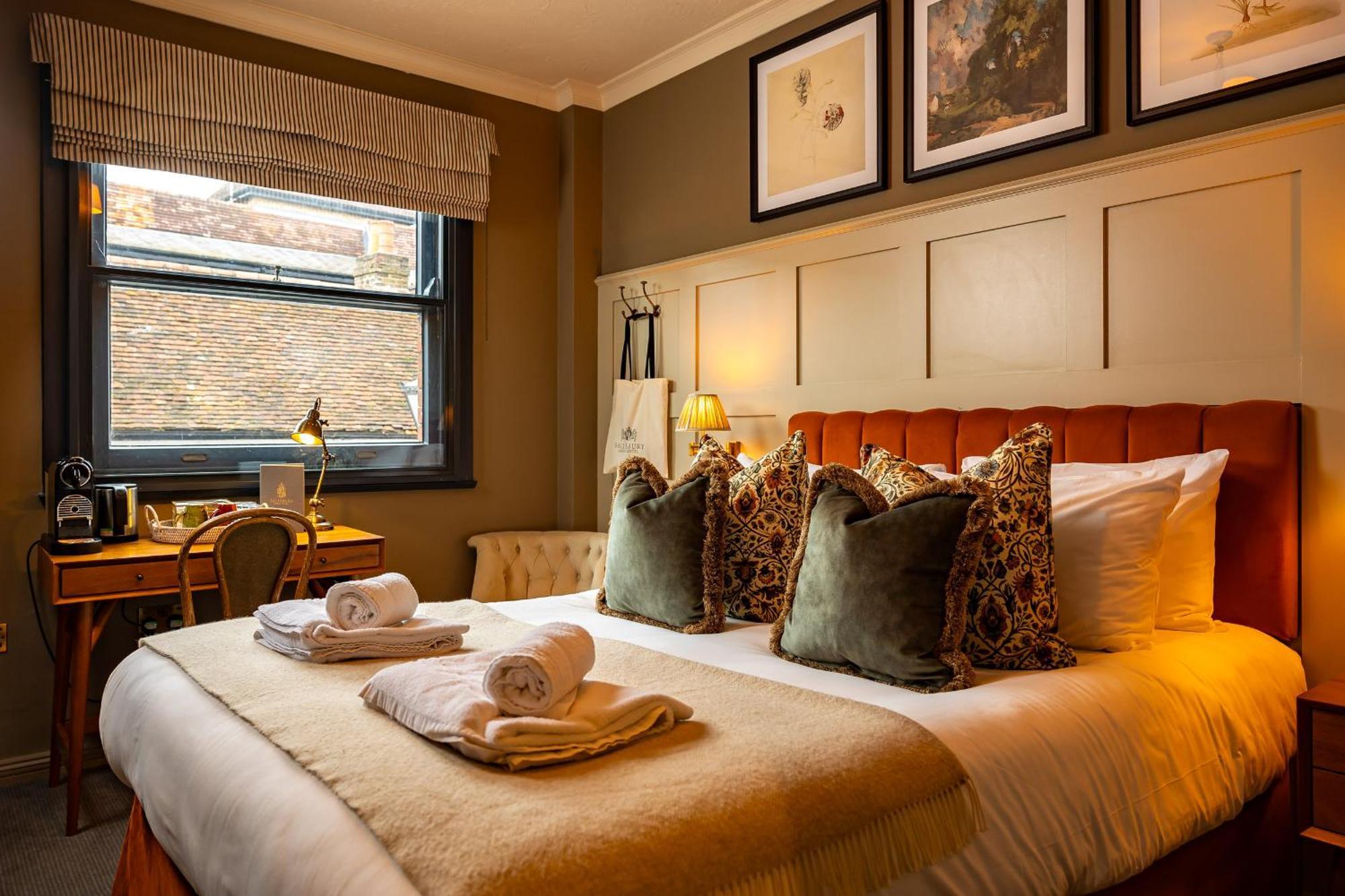 Salisbury Arms Hotel Хертфорд Екстериор снимка