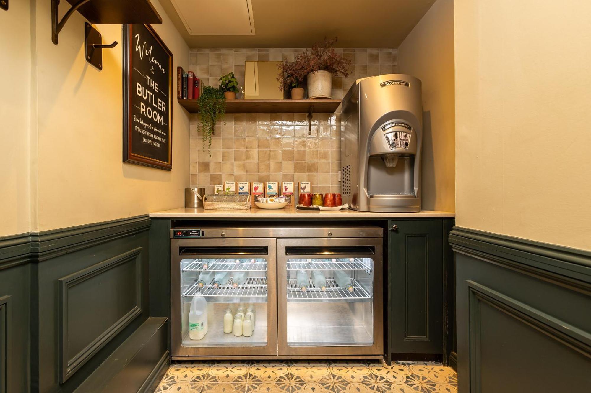 Salisbury Arms Hotel Хертфорд Екстериор снимка