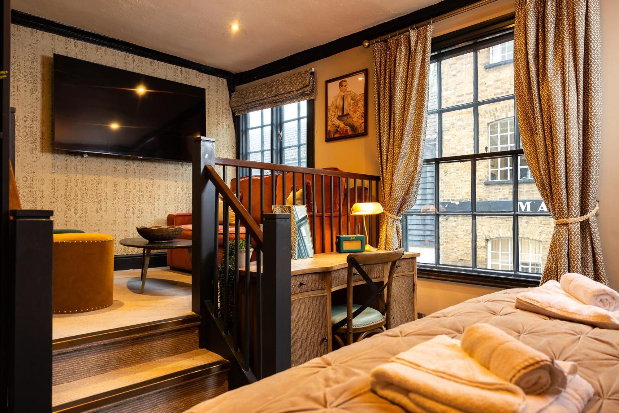 Salisbury Arms Hotel Хертфорд Екстериор снимка