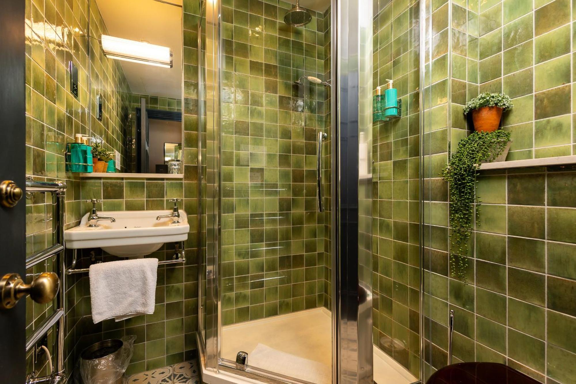 Salisbury Arms Hotel Хертфорд Екстериор снимка